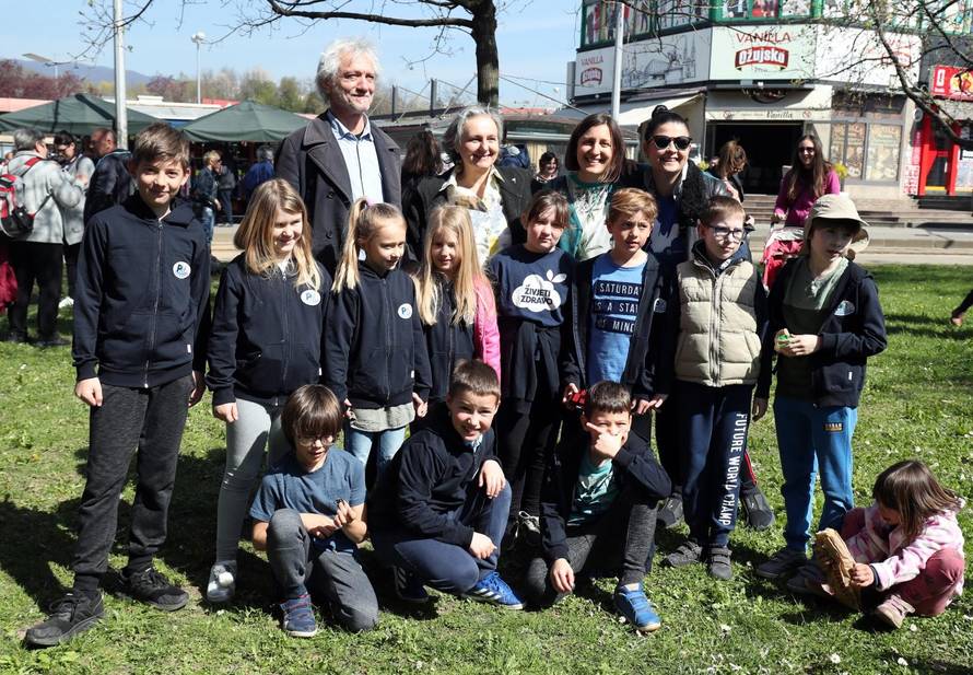Zagreb: Darko Rundek predvodio Å¡etnju za oÄuvanje potoka Ärnomerec
