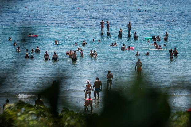 Gužva na splitskim Bačvicama