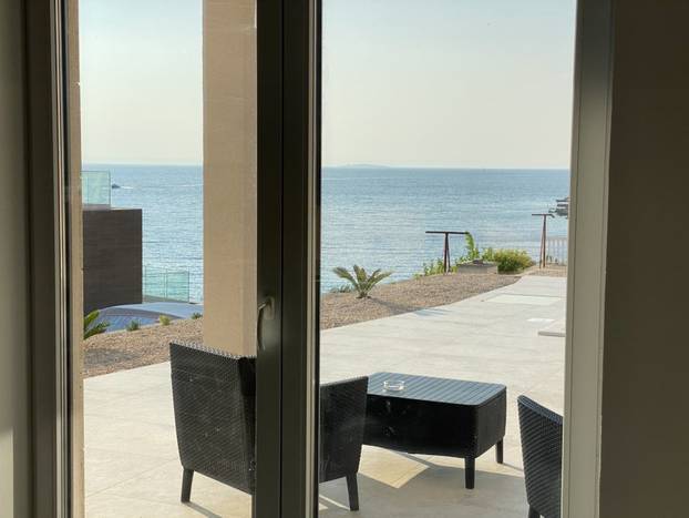 Prodaje se vila u Lunu s velikim bazenom: Cijena? Ma sitnica...