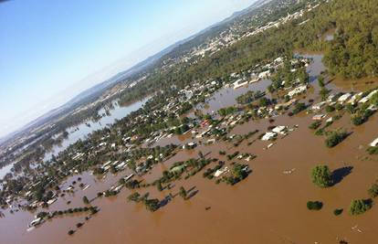 Zbog jakih poplava u Australiji evakuirali više od 13.000 ljudi