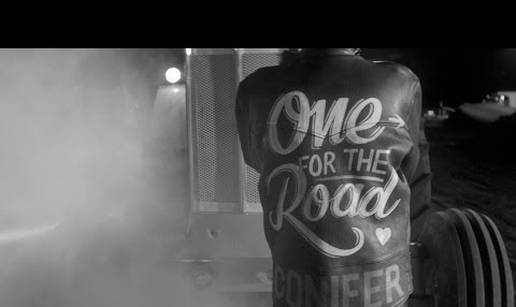 Arctic Monkeys objavili spot za pjesmu "One For The Road"