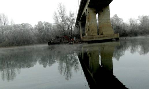 Uočili naftnu mrlju široku 50 m na rijeci Dunav kod Vukovara