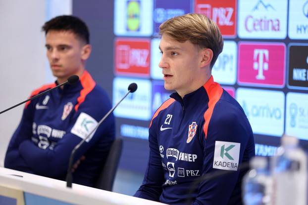 Rijeka: Toni Fruk i Nikola Moro na konferenciji za medije hrvatske nogometne reprezetacije