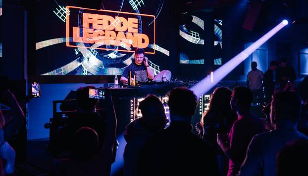 FOTO Ispod prozirnog outfita se vidio i grudnjak: Evo kako je Antea Kodžoman tulumarila...