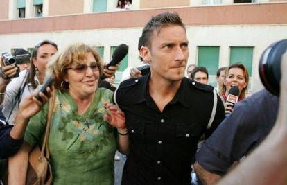 Tottijeva žena rodila kćer, ime Chanel dao joj braco