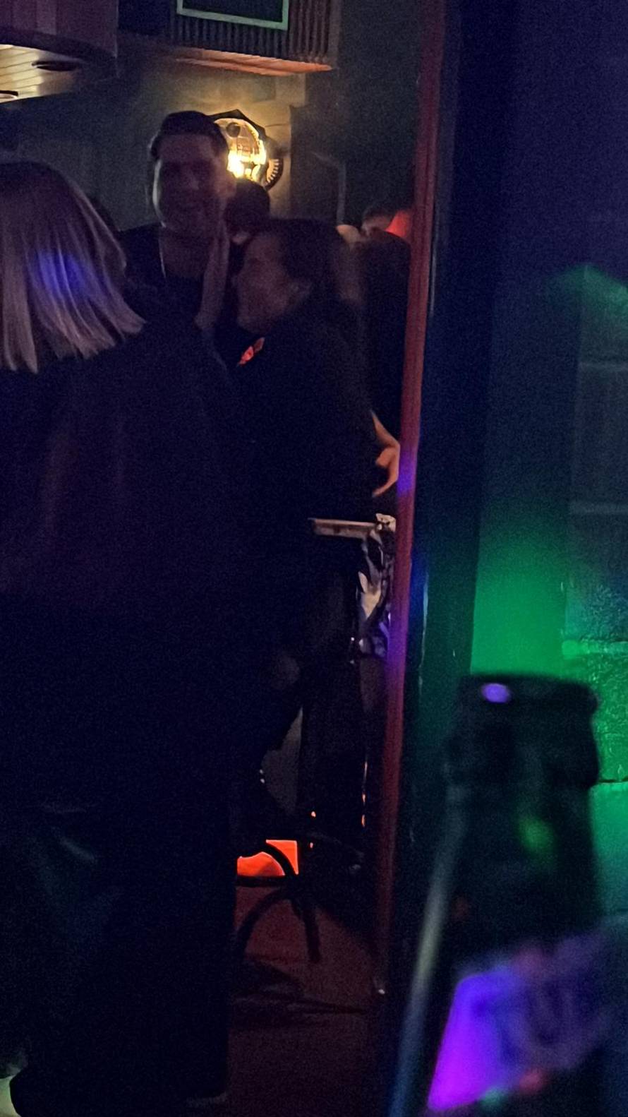 FOTO Nika Turković  strastveno ljubila Buč Kesidija u centru Zagreba: Šaputali su si na uho