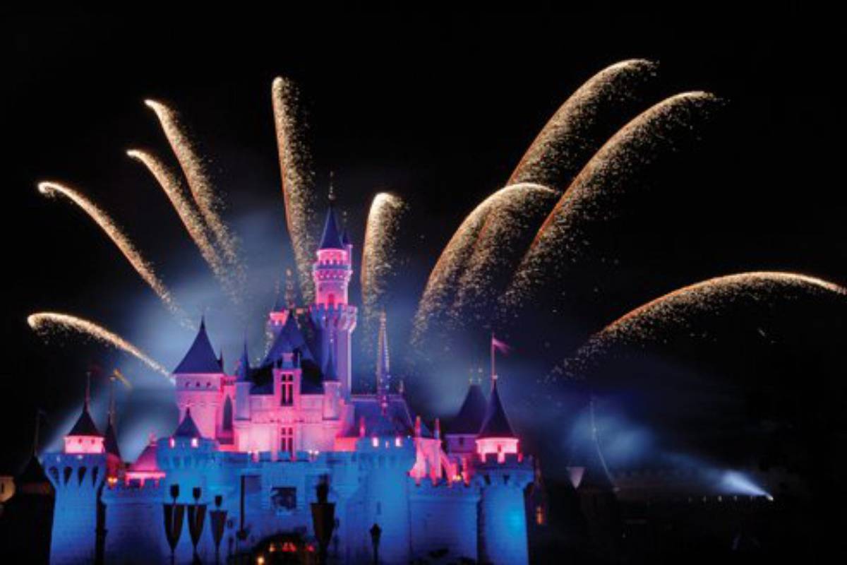Bajkoviti Božić uz Djeda Mraza i šaren vatromet u Disneylandu