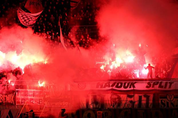 Amosfera na Poljudu tijekom utakmice Hajduk - Dinamo