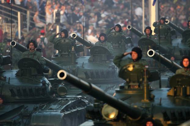 ARHIVA - Na današnji dan 2015. u Zagrebu održan veliki vojni mimohod