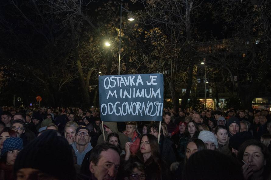 Podgorica: Prosvjed ispred zgrade MUP-a koji je organizirala skupina studenata "Kamo sjutra?"  