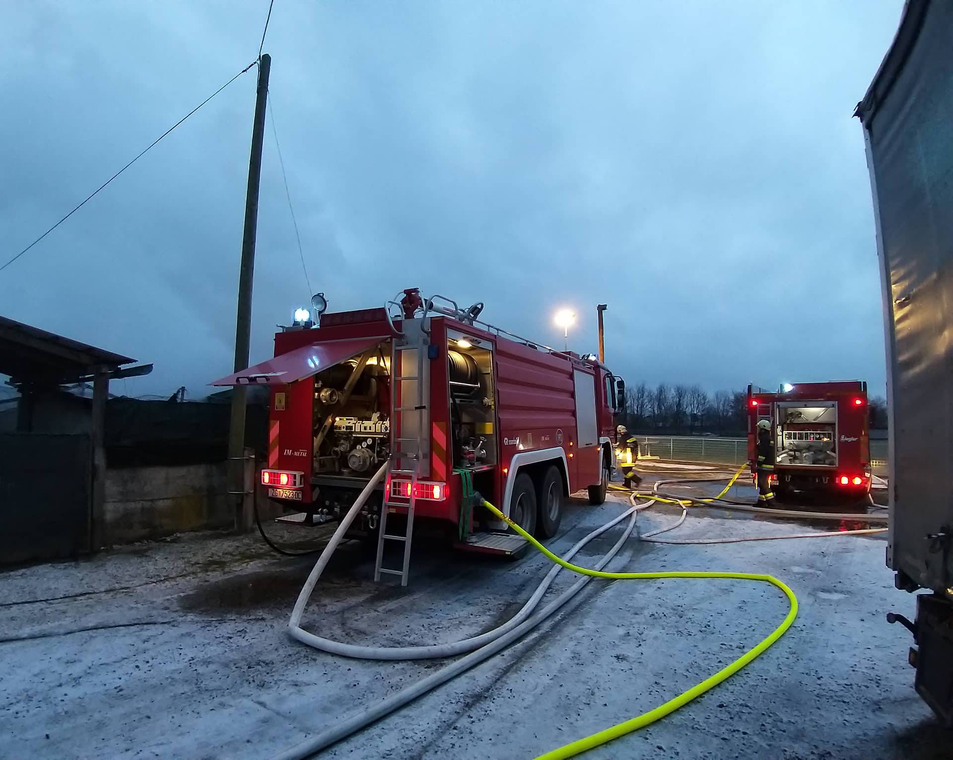 Gorjela zgrada NK Napretka: Požar gasilo 20 vatrogasaca