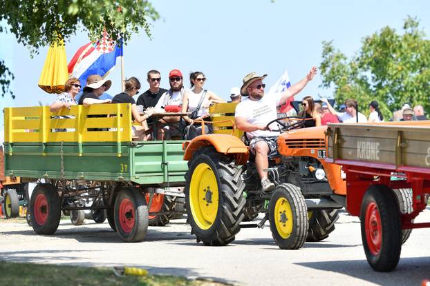 Sveti Urban: Međunarodni traktorski rally na štrigovskim vinogradima 