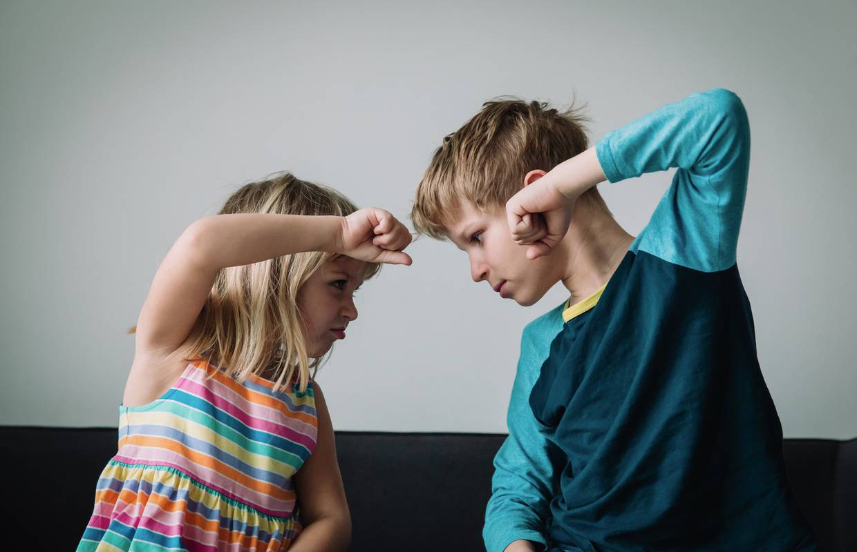 Kako naučiti djecu da slušaju i suosjećaju s drugima po dobi