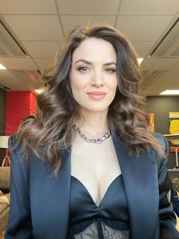 FOTO Arija Rizvić iz Divljih pčela pokazala kako joj stoji korzet