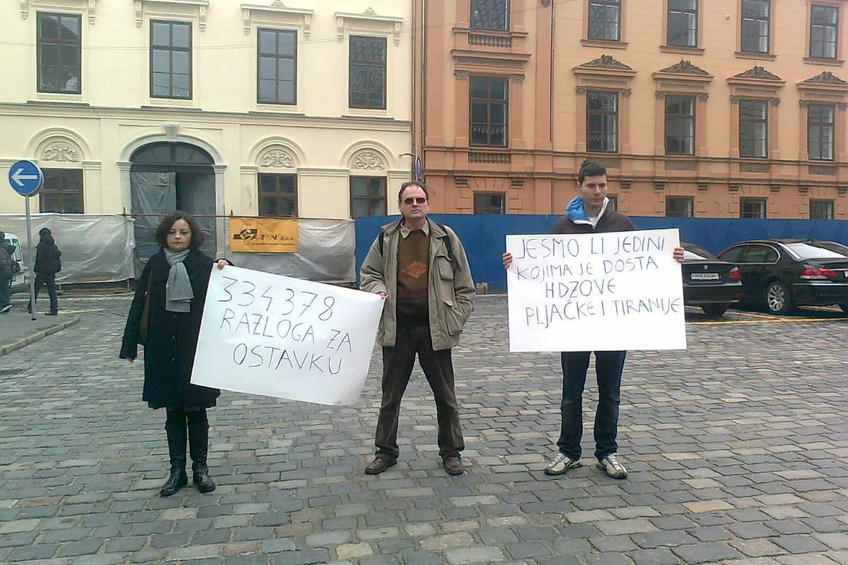 Našli se preko Facebooka pa su prosvjedovali protiv vlasti