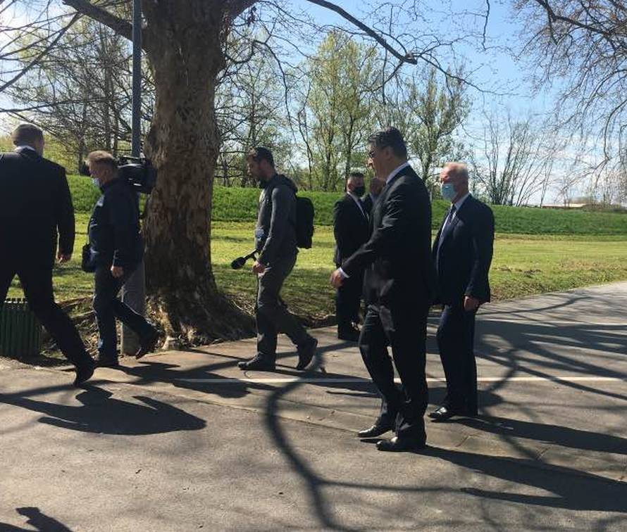 Grbin: Dvostrukih konotacija nema, 'Za dom spremni' je zločinački pozdrav, riješite to