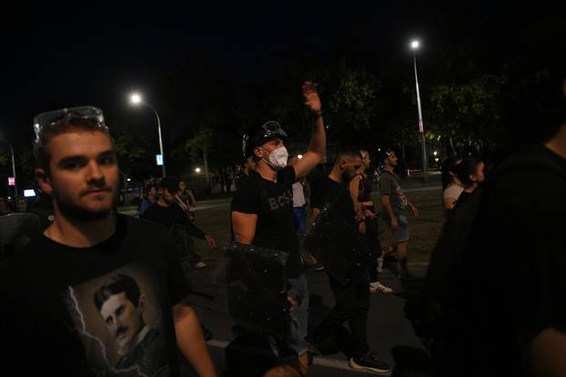 Beograd: Prosvjed pod geslom "Nismo mi vreće za udaranje", nakon sto je policija je sinoć upotrijebila prekomjernu silu nad građanima
