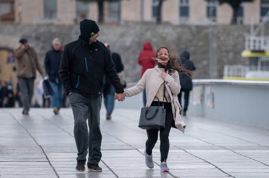 Nezapamćeno jako jugo puše na zadarskom području