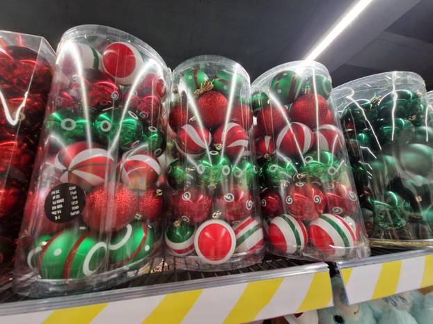 FOTO Još 92 dana do Božića, a ukrasi već stigli: Tko požuri, birat će među pravom raskoši