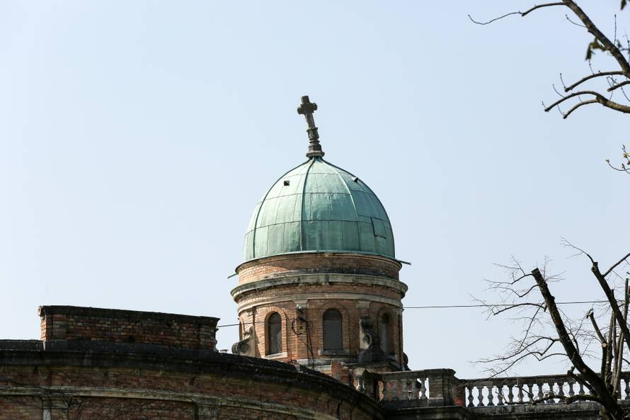 Mirogoj devastiran: U potresu oštećeno čak 6000 grobova...