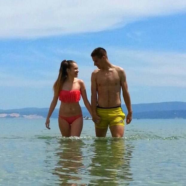 FOTO 'Vatreni' nosi njenu fotku na svakoj utakmici. Prohodali su kao tinejdžeri i isti dan slave