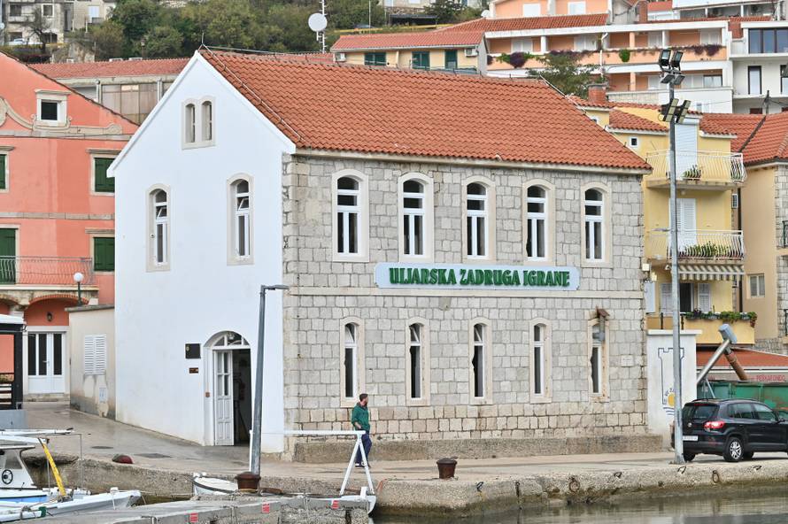 Proces proizvodnje maslinovog ulja u uljarskoj zadruzi Igrane