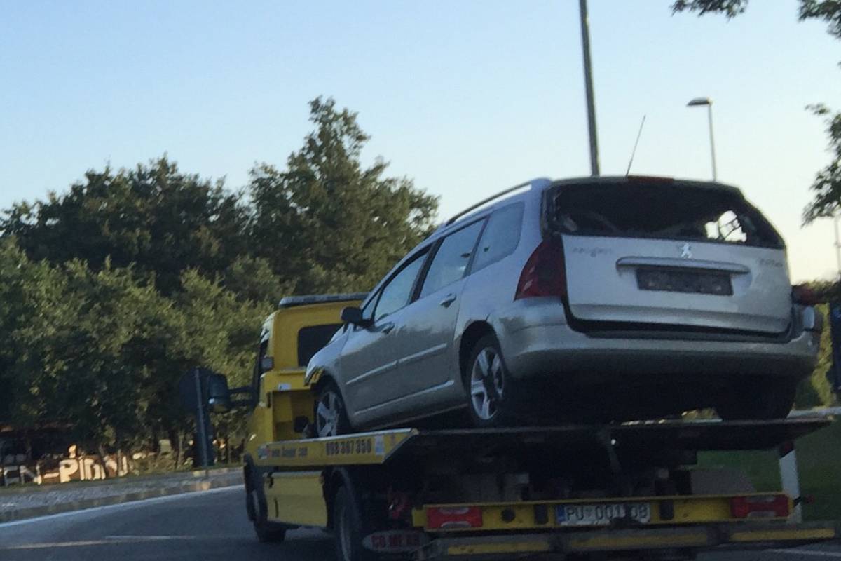 Prebrzo vozio pa se sudario s drugim autom: Troje ozlijeđeno