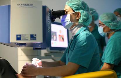 Hrvatski oftamolozi izveli su 5 operacija u sat i pol vremena