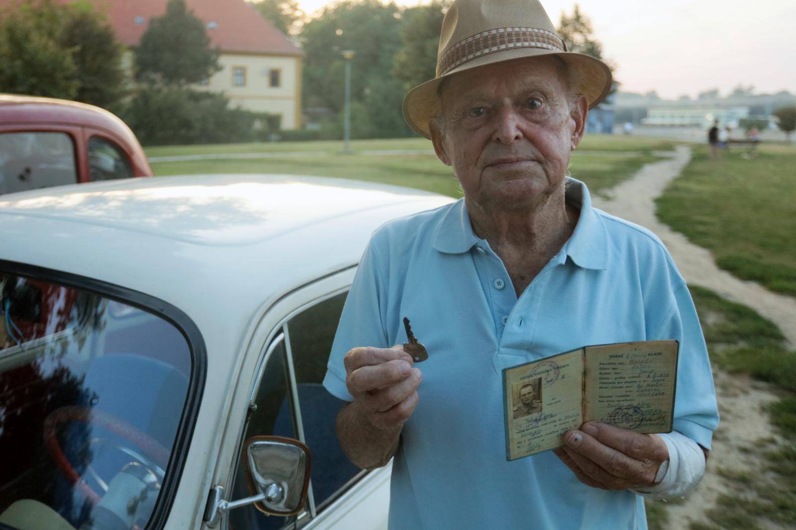 Fićo se voli, ostalo se vozi: U njemu su ljubili, slavili, ratovali