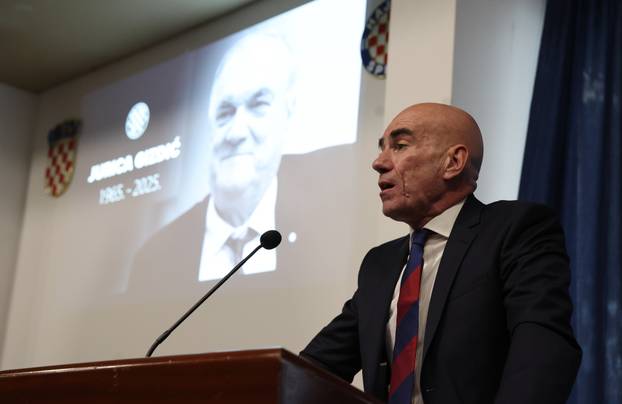 Split: Komemorcija za Juricu Gizdića, novinara i Hajdukovog kroničara