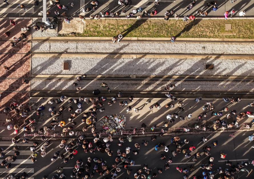 Sarajevo: Pogled iz zraka na okupljene u prosvjedu nakon stravične tramvajske nesreće