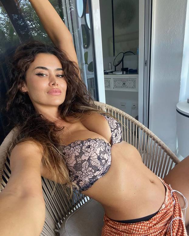 FOTO Ljepoticu Evu su fotkali na moto utrci, otada je svi oblijeću: 'Šok im je koliko imam godina!'