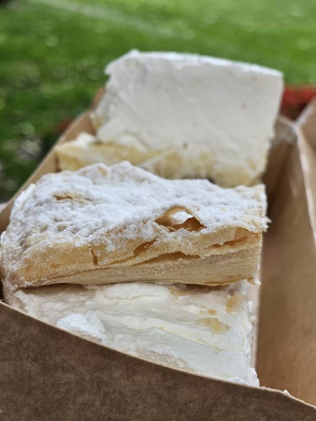 FOTO Ovi kolači bez mlijeka i jaja privlačili su pažnju slučajnih prolaznika