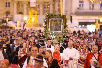 FOTO Slavlje u Zagrebu: Ovako je večeras izgledala procesija