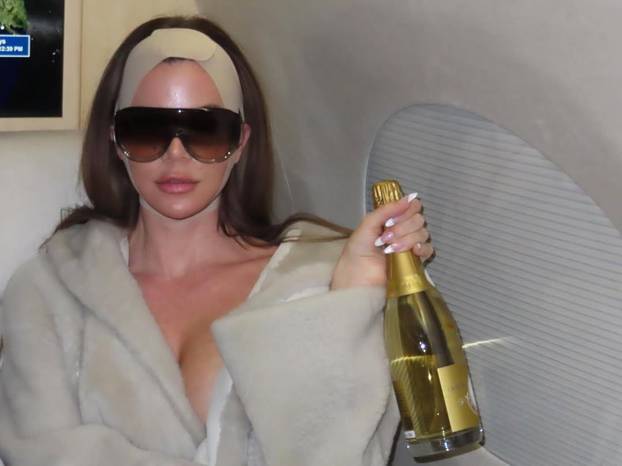 Kim Kardashian u donjem rublju u avionu: Svojim je odjevnim kombinacijama šokirala i ranije