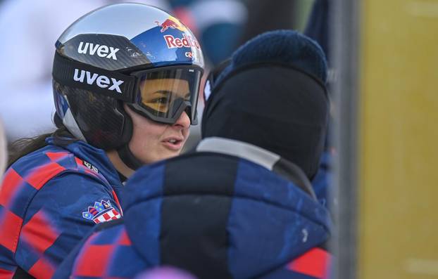 Kranjska Gora: Zrinka Ljutić u ciljnoj ravnini s bakom i djedom