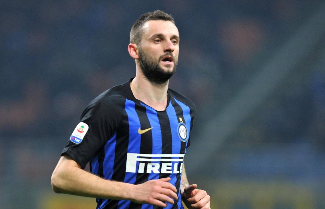 Brozović na štakama napustio stadion: Ozljeda je ozbiljnija?