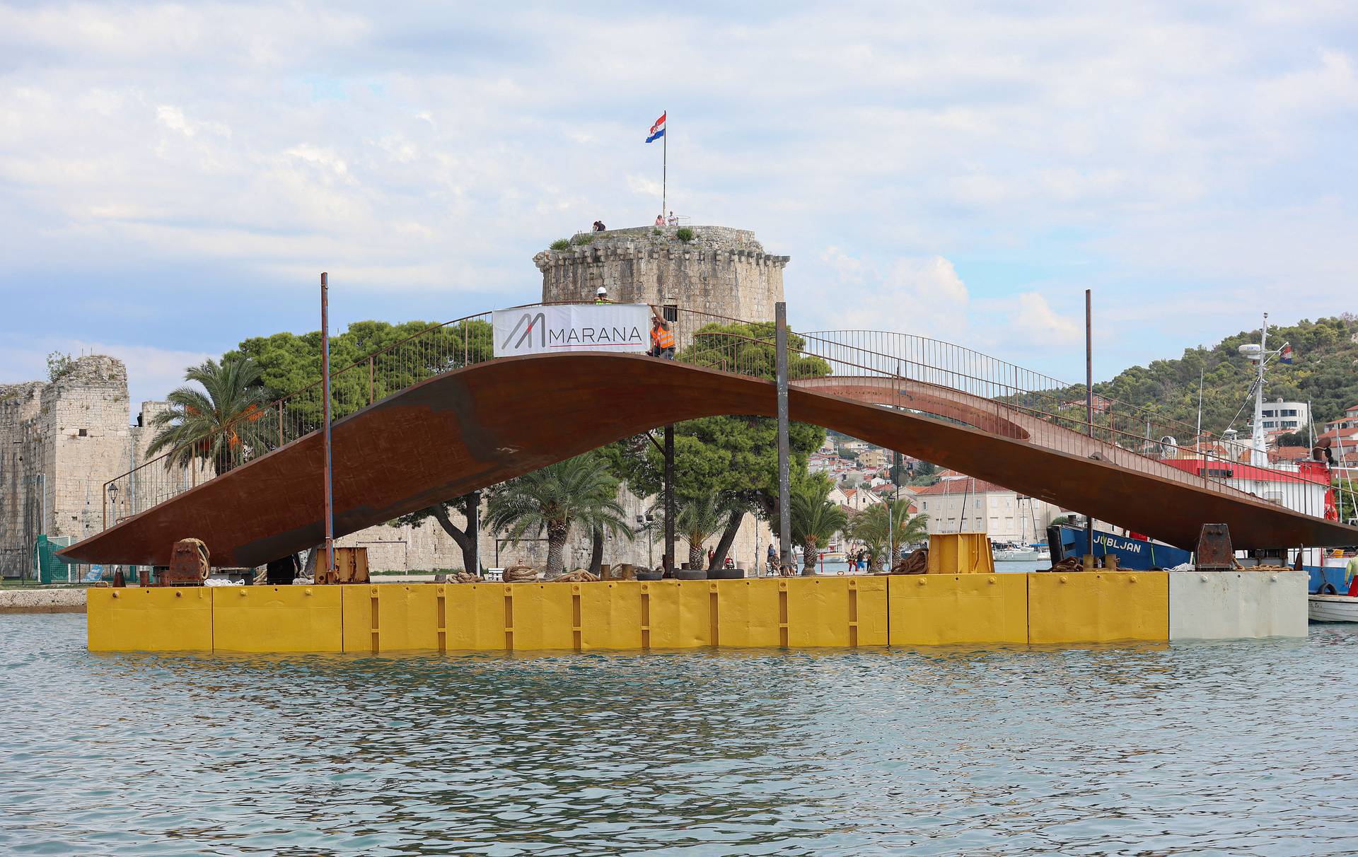 Trogir: Počinje montaža novog pješačkog mosta 