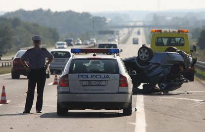 Vozačica Fiatom sletila s autoceste i ispala iz njega 