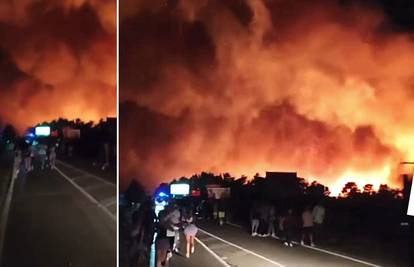 Dramatične snimke: Ljudi bježe po cesti, iza njih požar guta Zrće