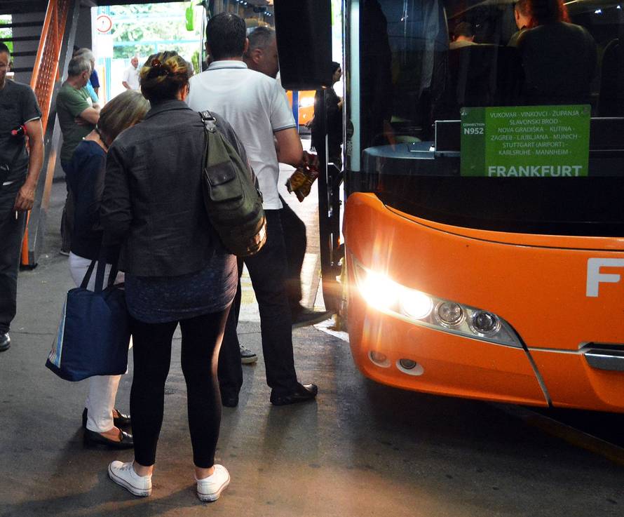 Priče iz prepunog autobusa: "Možda se i vratim, ali..."