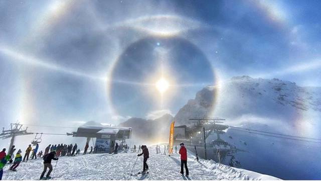 Snimio vrlo rijedak fenomen: Više ledenih sunčevih aureola