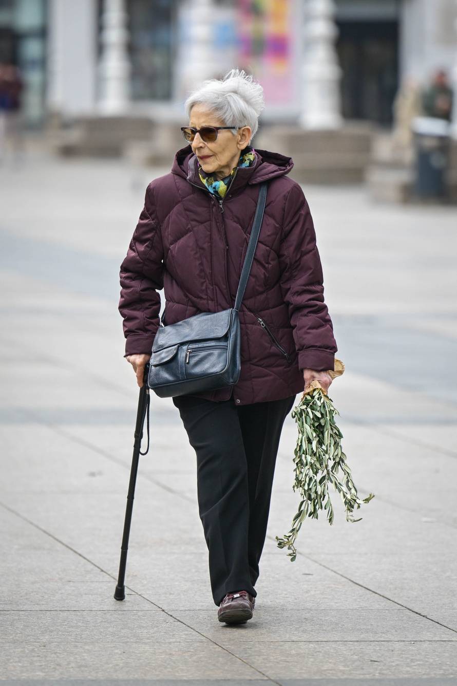 Zagreb: Veliki broj građana proslavilo je blagdan Cvjetnice posvetom maslinovih grančica