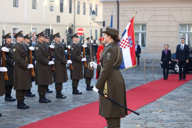 Časnica Kojundžić zapovijedala počasnom postrojbom na dočeka Ursule von der Leyen