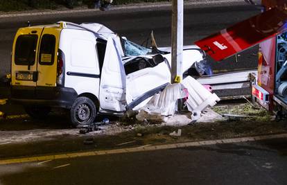 U stravičnoj nesreći u Splitu poginuo je vozač: Policija moli svjedoke da se jave na 192