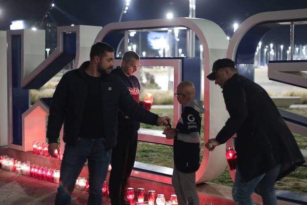 Osijek: Građani dolaze zapaliti svijeće ispred Opus Arene 