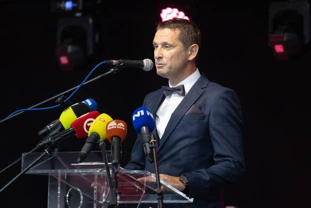 Otvoren 17. Internacionalni sajam pršuta u Tinjanu