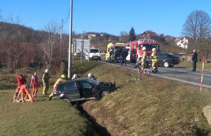 Kod Karlovca: auto je sletio s ceste, jedan čovjek je ozlijeđen