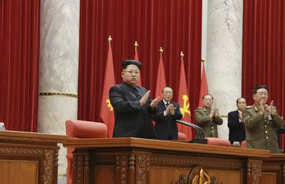 Novi imidž: Kim Jong-un kosu 'digao u nebo' i počupao obrve