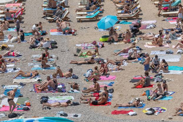 Dubrovnik:  Pune plaže i turističke gužve u gradu